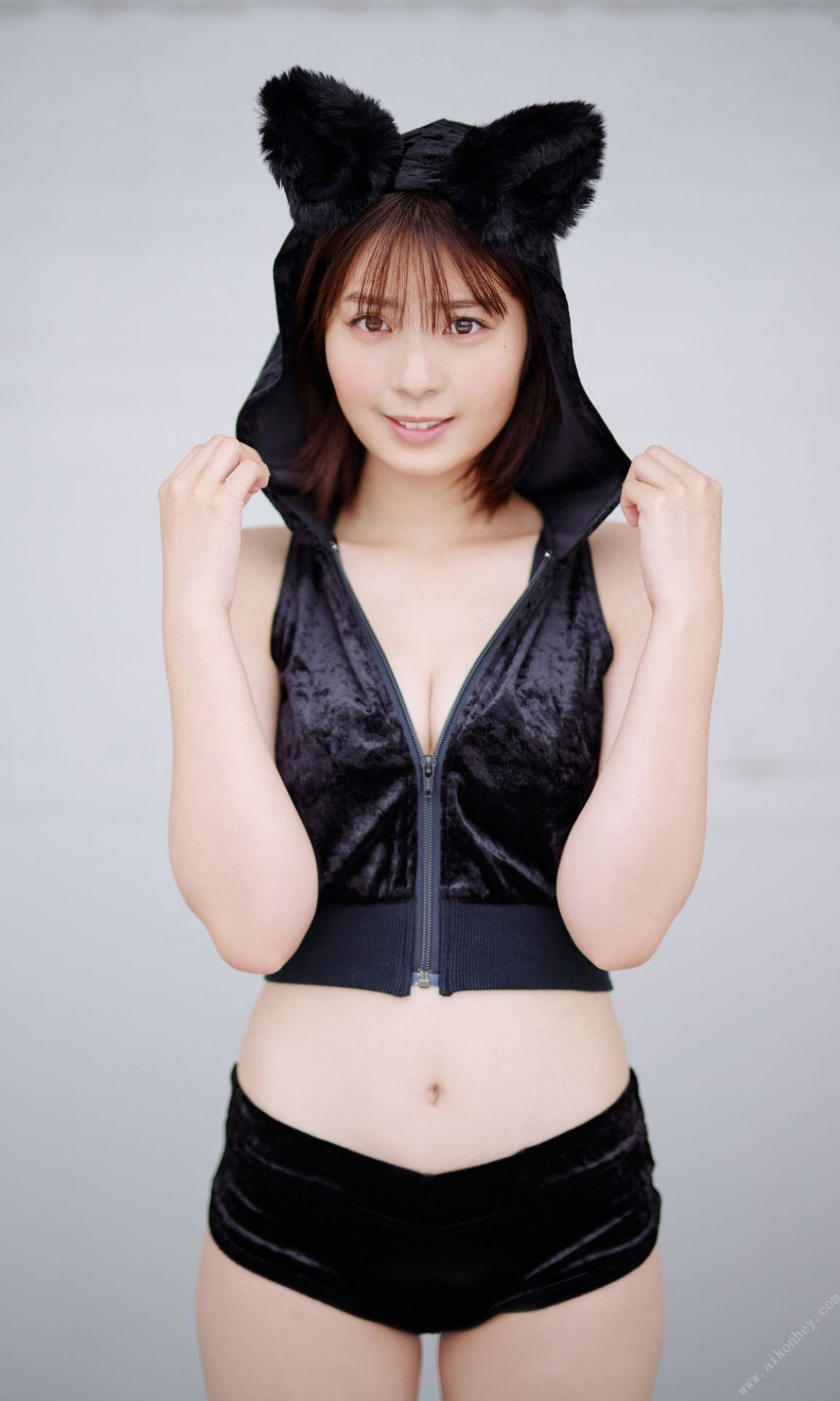 Photobook 2022 10 03 Yuna Hoshino 星乃夢奈 Heroine Of The New Era 0005 7910121385.jpg