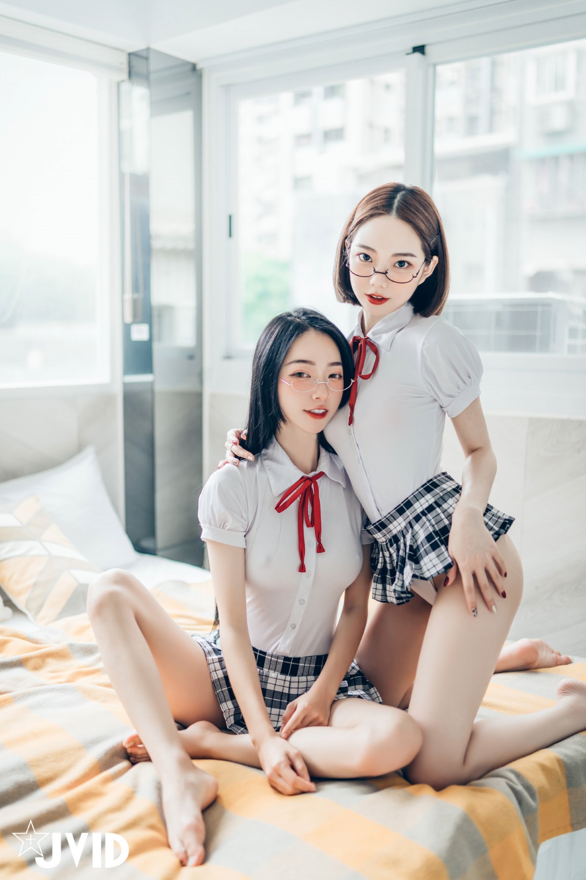 JVID 2022 02 14 Piao Piao 飄飄 And Jiu Jiu 啾啾 Celebrate Valentines Day With Goddess Sisters A 0073 2901252039.jpg