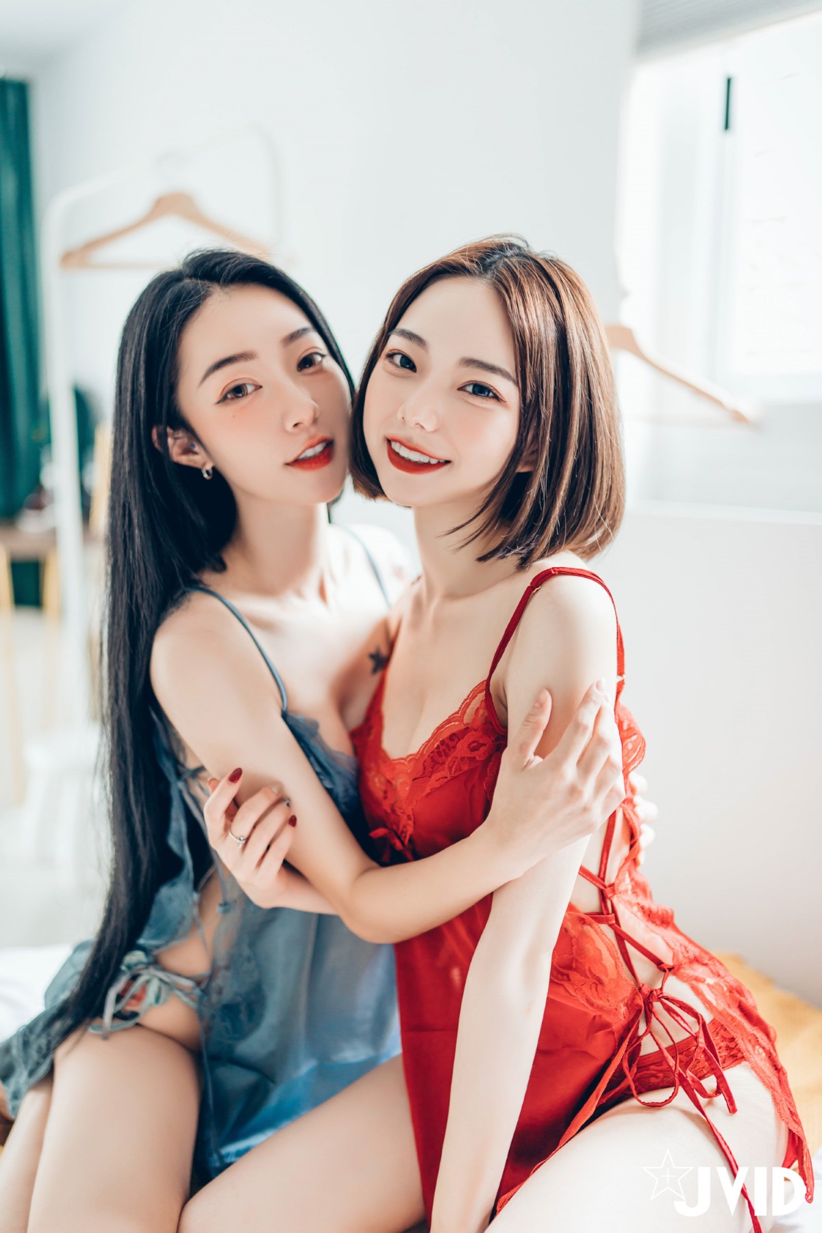 JVID 2022 02 14 Piao Piao 飄飄 And Jiu Jiu 啾啾 Celebrate Valentines Day With Goddess Sisters A 0078 5872870304.jpg