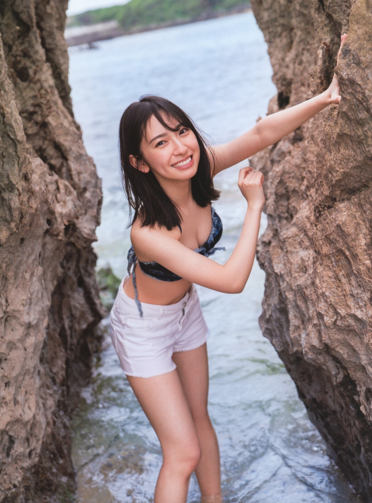 Photobook 2022 12 20 Miku Kanemura 金村美玖 1st Photobook Compass B 0040 5451547184.jpg