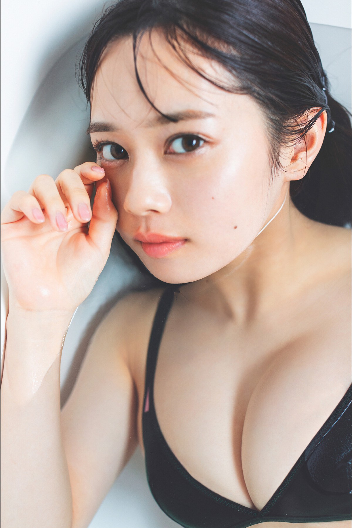 Photobook Saeko Kondo 近藤沙瑛子 Pure Purple 0069 9515553013.jpg