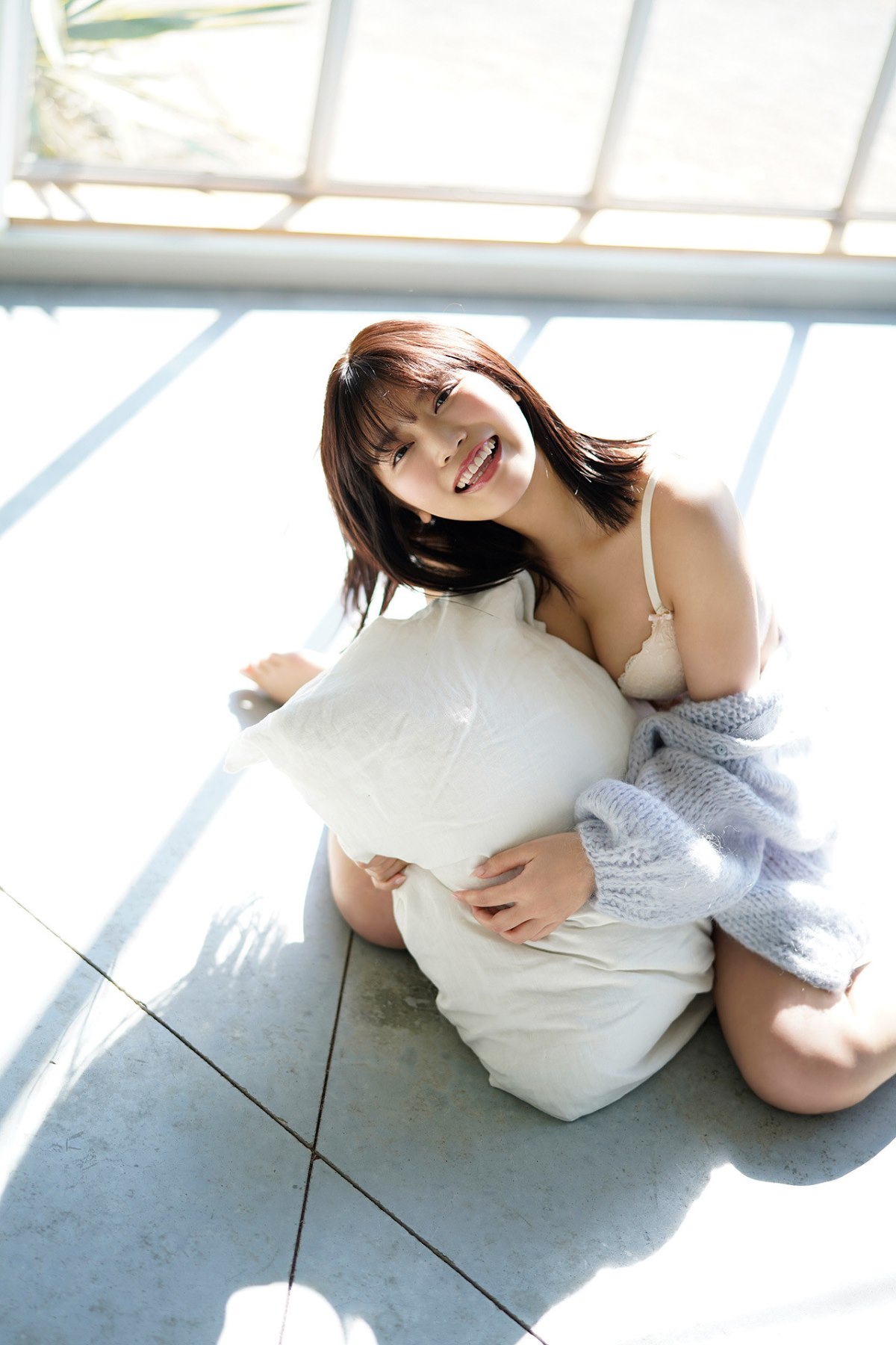 FLASH Photobook Reona Matsushita 松下玲緒菜 Journey With Bare Skin 0041 9702857975.jpg