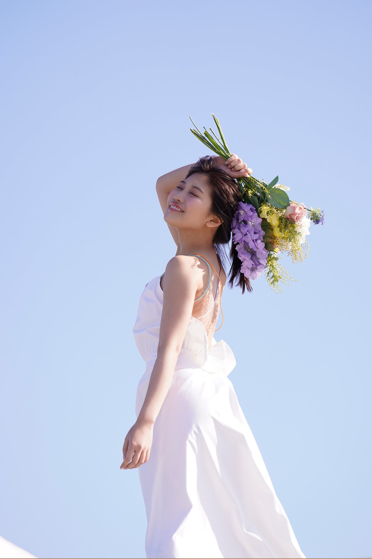 FLASH Photobook Reona Matsushita 松下玲緒菜 Journey With Bare Skin 0088 5184662749.jpg