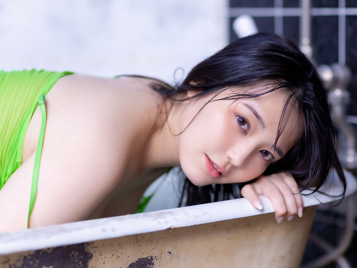 FRIDAY Digital Photobook 2023 02 24 Momona Koibuchi 恋渕ももな Momoiro Is Love 0005 2683592952.jpg