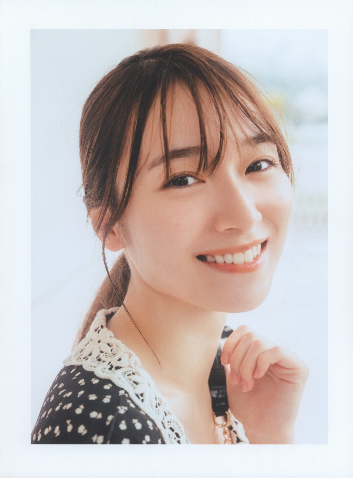 Photobook 2022 08 23 Rena Moriya 守屋麗奈 1st Photobook Egao No Guu Choki Paa 0006 9693576353.jpg