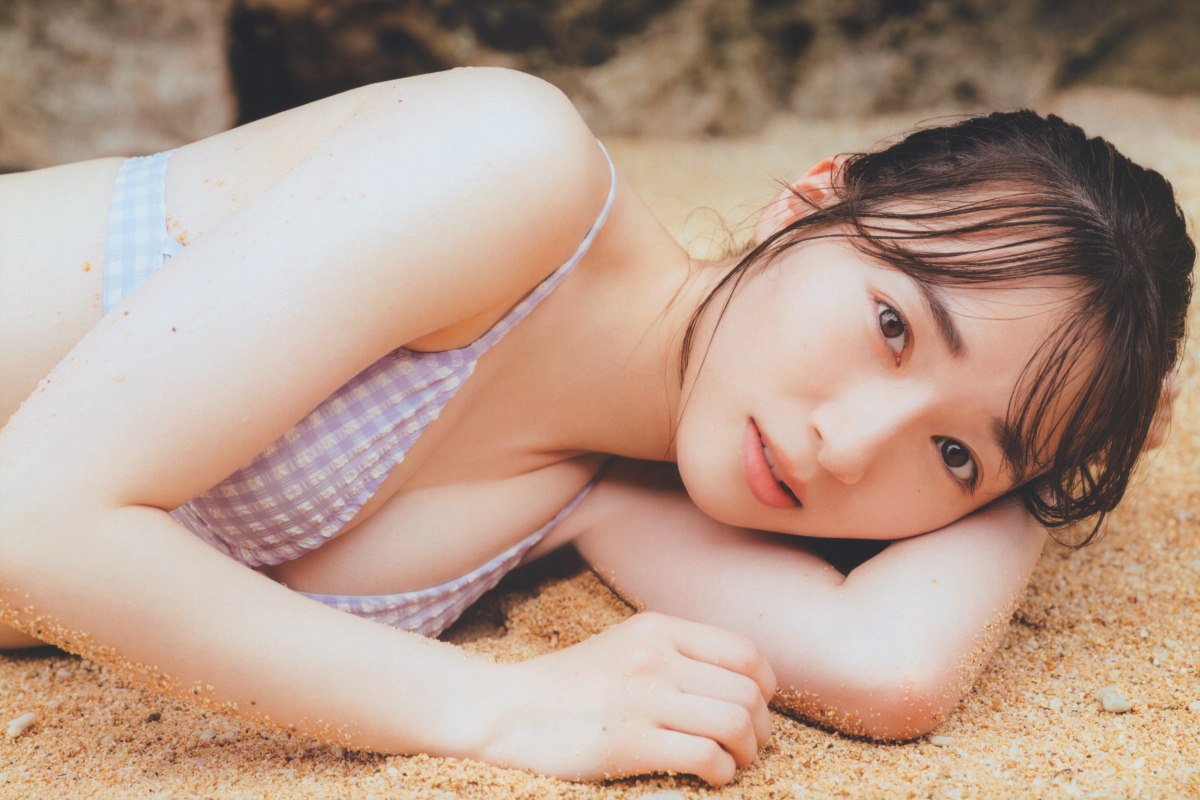 Photobook 2022 08 23 Rena Moriya 守屋麗奈 1st Photobook Egao No Guu Choki Paa 0031 3069004153.jpg