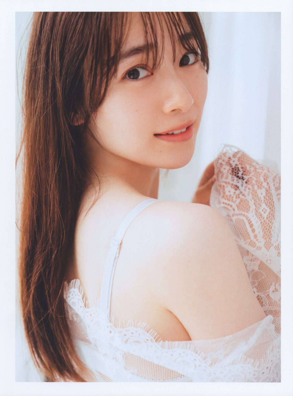 Photobook 2022 08 23 Rena Moriya 守屋麗奈 1st Photobook Egao No Guu Choki Paa 0057 6821820364.jpg