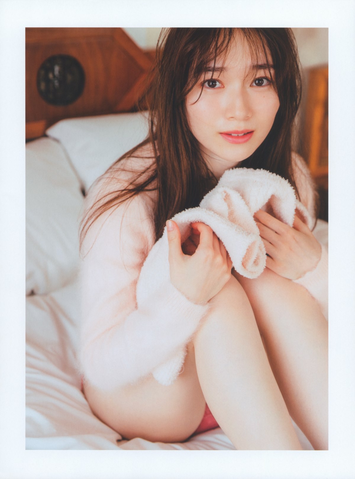 Photobook 2022 08 23 Rena Moriya 守屋麗奈 1st Photobook Egao No Guu Choki Paa 0077 8236491942.jpg