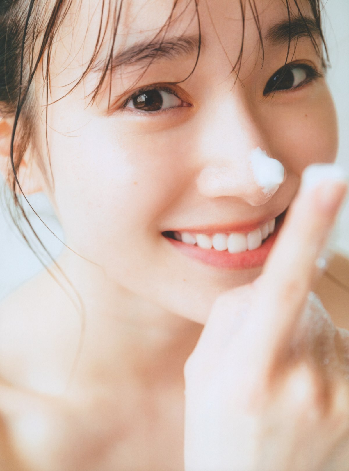 Photobook 2022 08 23 Rena Moriya 守屋麗奈 1st Photobook Egao No Guu Choki Paa 0088 7587157597.jpg