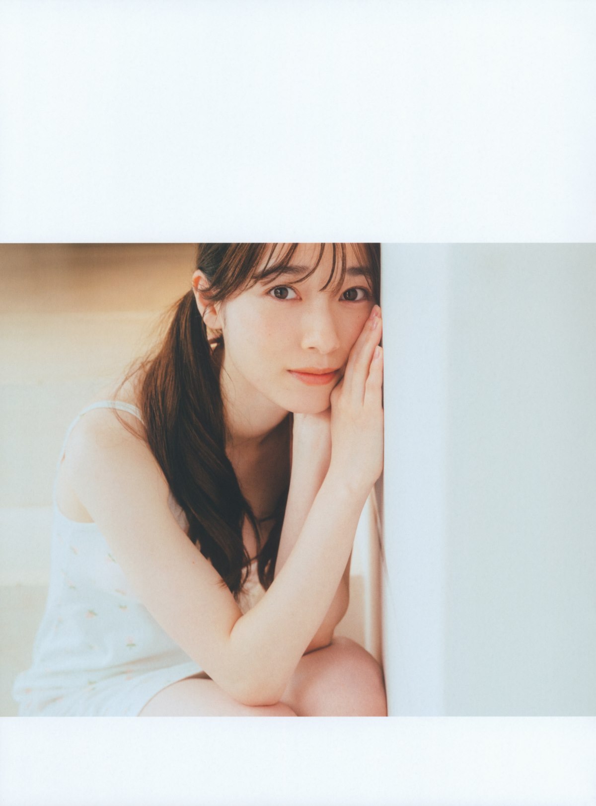 Photobook 2022 08 23 Rena Moriya 守屋麗奈 1st Photobook Egao No Guu Choki Paa 0099 5471268275.jpg