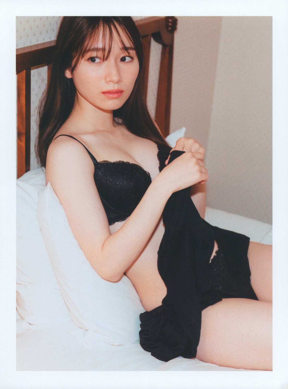 Photobook 2022 08 23 Rena Moriya 守屋麗奈 1st Photobook Egao No Guu Choki Paa 0114 7927172623.jpg