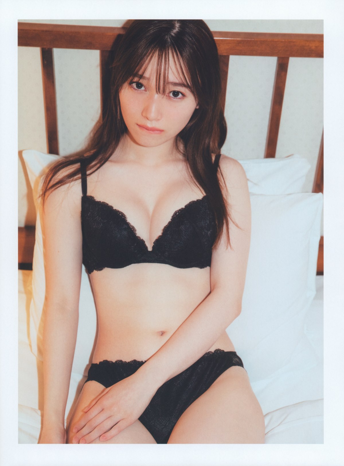 Photobook 2022 08 23 Rena Moriya 守屋麗奈 1st Photobook Egao No Guu Choki Paa 0115 8636043209.jpg