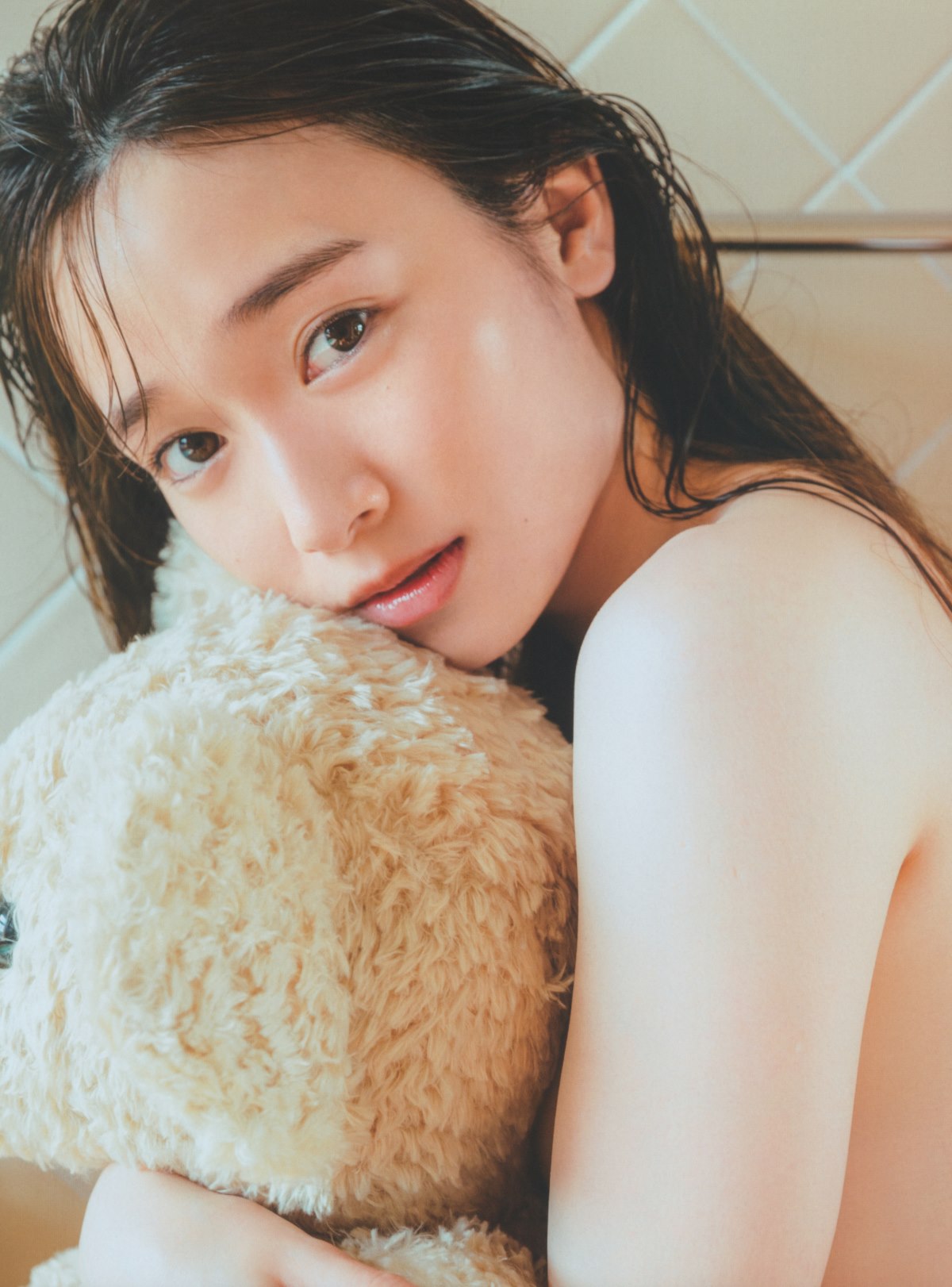 Photobook 2022 08 23 Rena Moriya 守屋麗奈 1st Photobook Egao No Guu Choki Paa 0124 9619880429.jpg