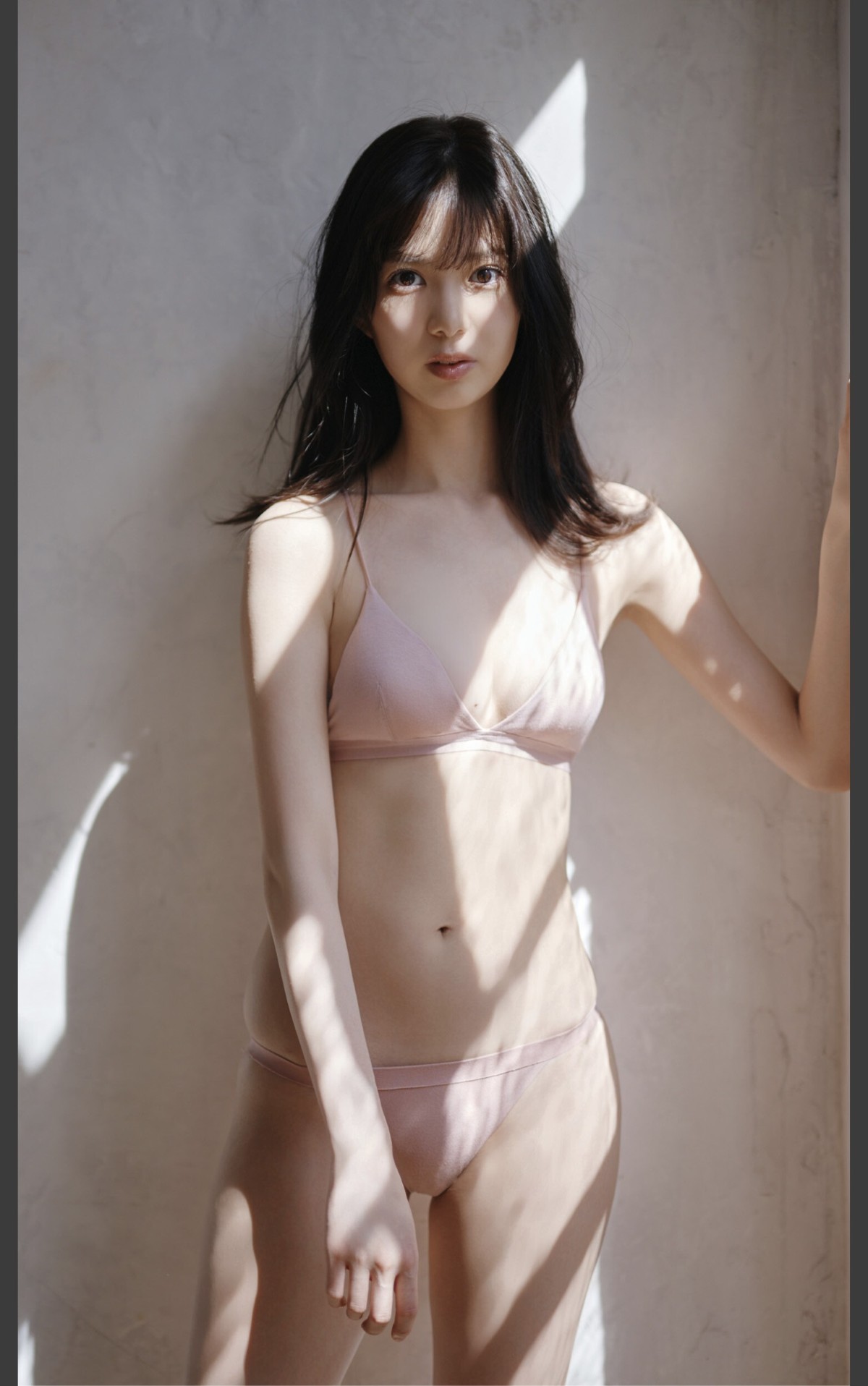 Weekly Photobook 2022 04 25 Riko Matsudaira 松平璃子 8 Head Body With Micro Small Face 0003 0763055692.jpg