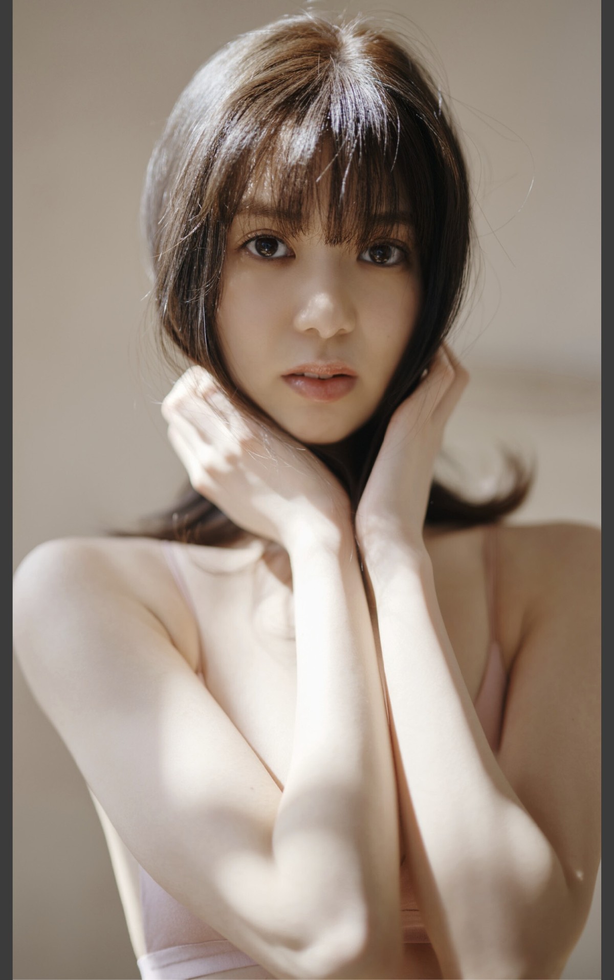 Weekly Photobook 2022 04 25 Riko Matsudaira 松平璃子 8 Head Body With Micro Small Face 0005 2995754868.jpg