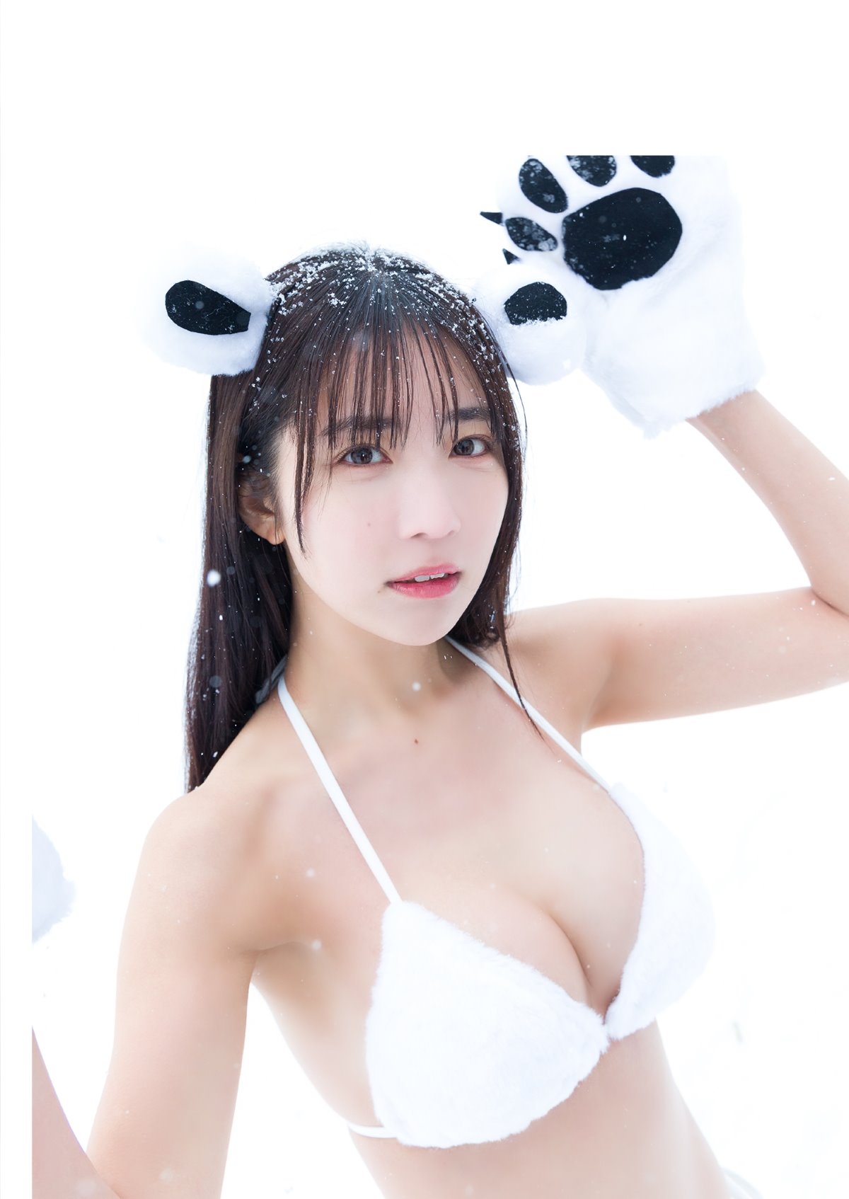 YJ Photobook 2023 02 16 Kisumi Amau 天羽希純 Snow Swimsuits And Kisumi Amau 0035 2546997234.jpg