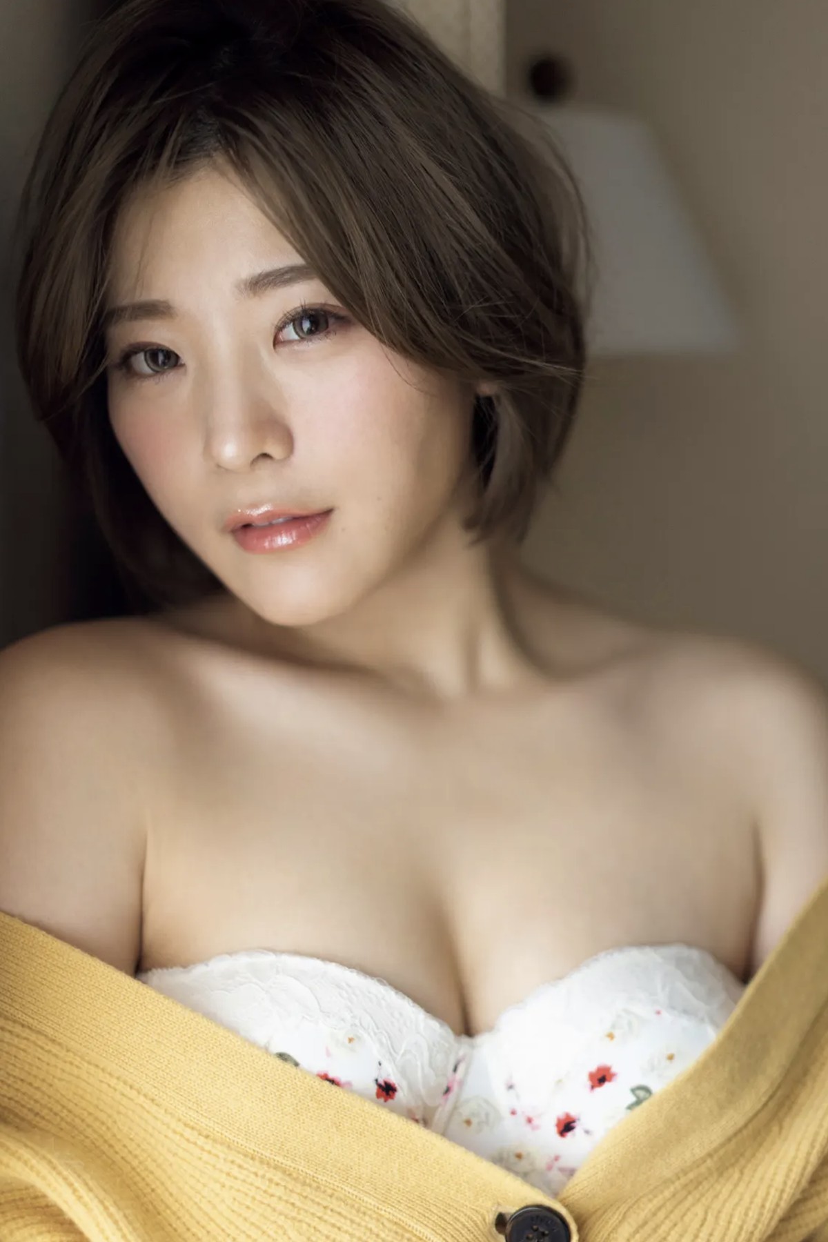 FRIDAYデジタル写真集 2023.02.16 Popular YouTuber Konan こなん Beauty Body Lifted In Suite Room