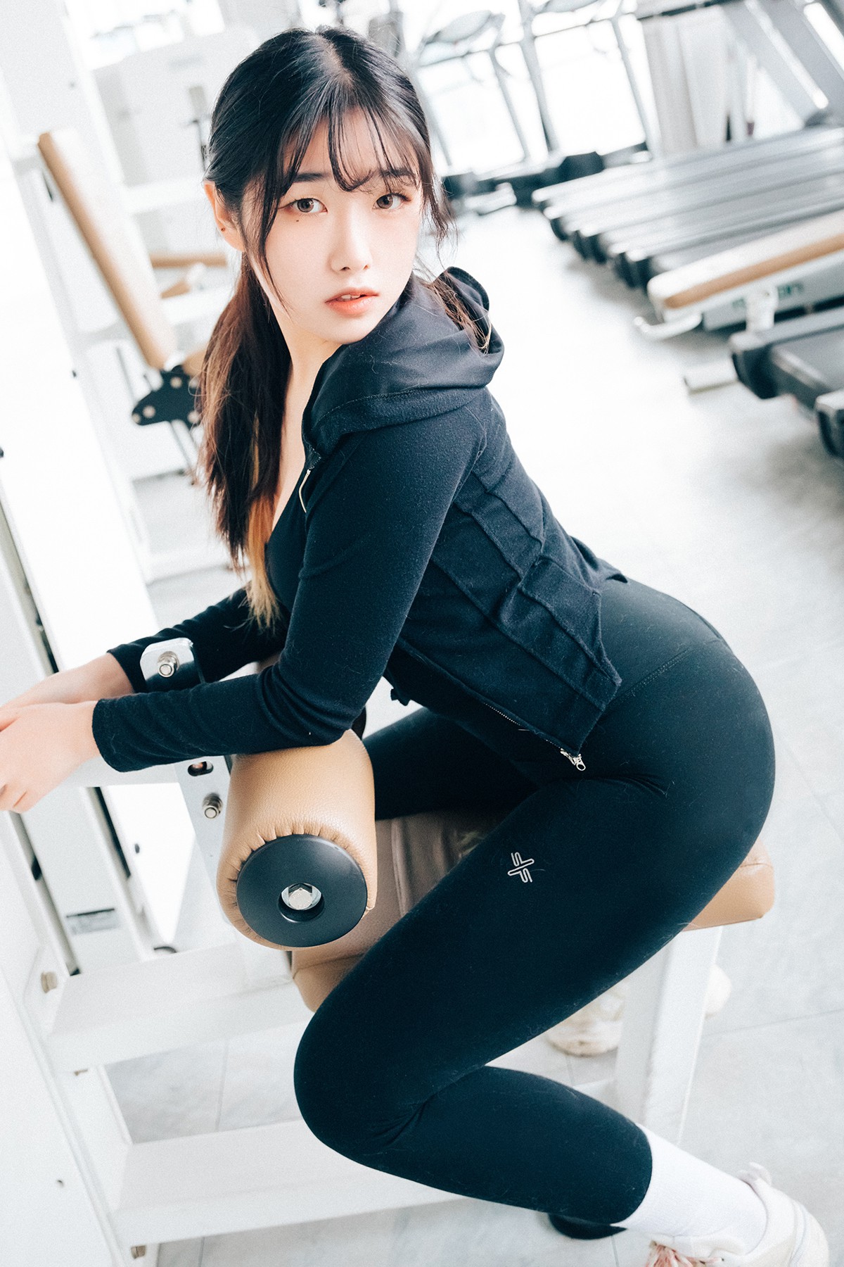 Loozy Sonson 손손 – Personal Trainer S.Ver