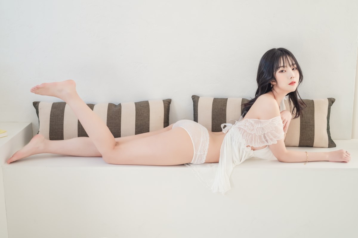 Patreon Yuna 유나 Flowers 0013 3771827760.jpg