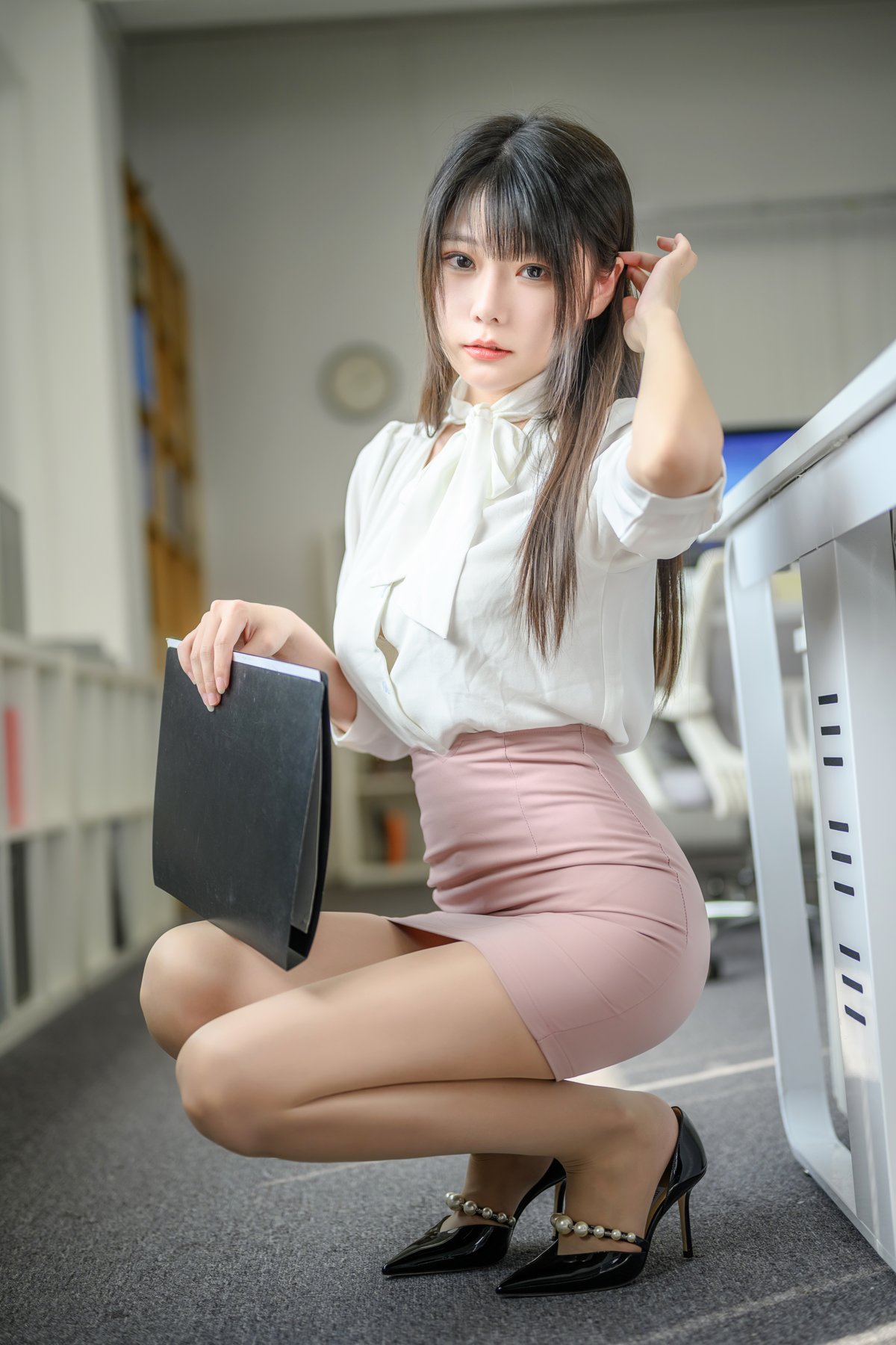 Coser@香草喵露露 Vol 056 忙露的职场 粉白裙子 0034 3127791119.jpg