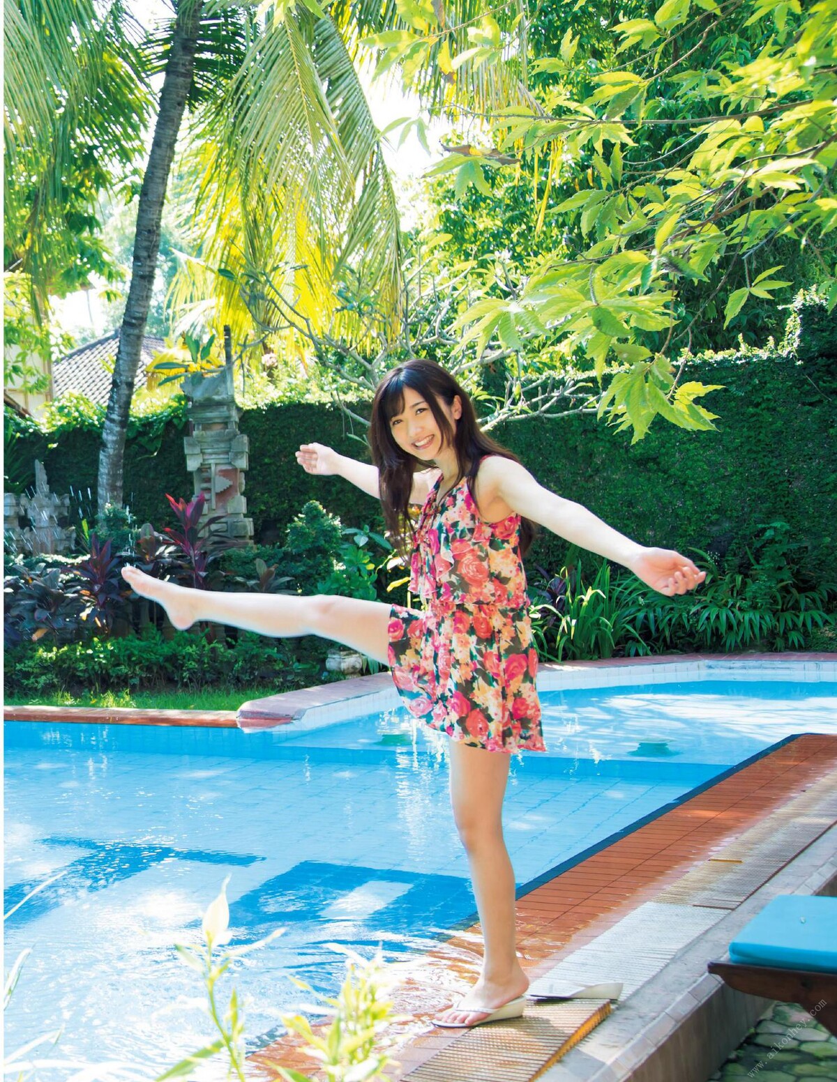 Photobook 2013 11 25 Hibiki Otsuki 大槻ひびき 1st Photobook Feel Beat Gorgeous Aizouban 0015 0123246150.jpg