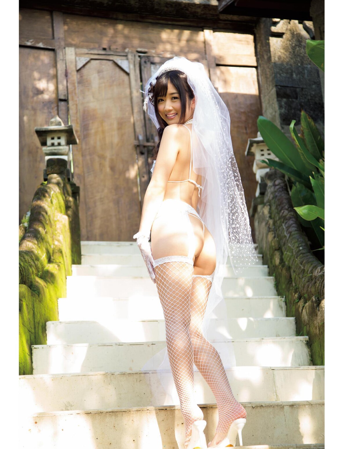 Photobook 2013 11 25 Hibiki Otsuki 大槻ひびき 1st Photobook Feel Beat Gorgeous Aizouban 0071 5369284719.jpg