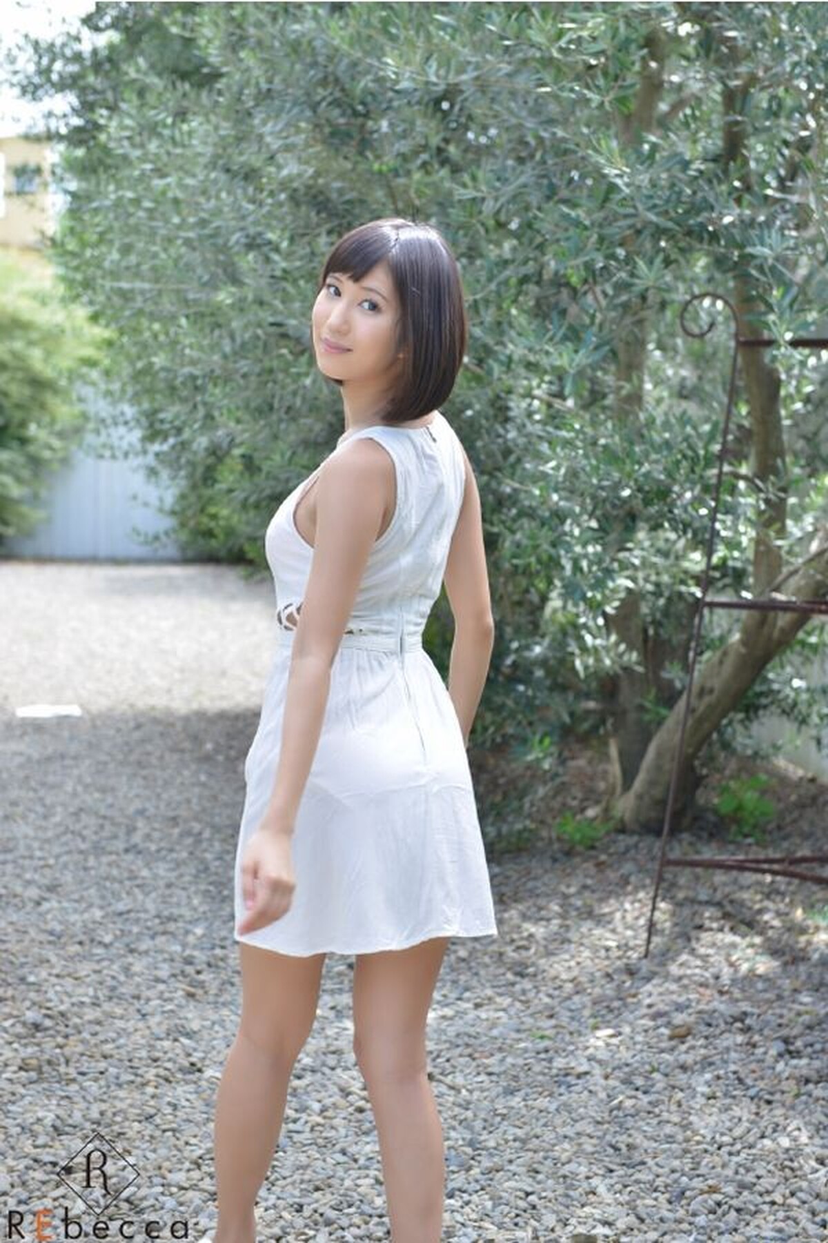 Photobook Riku Minato 湊莉久 Fascinating Short Hair Girls 0005 5370905987.jpg