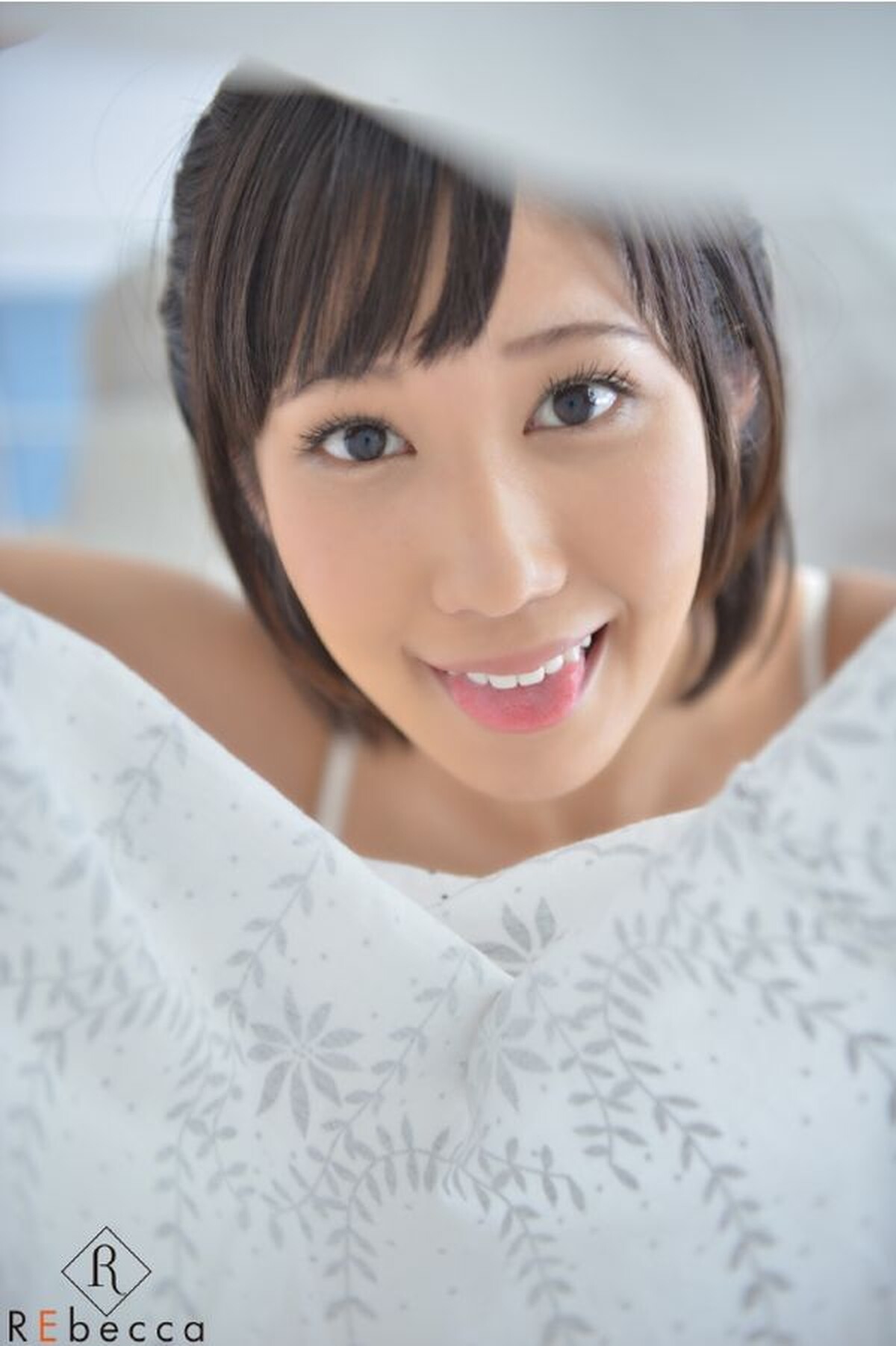 Photobook Riku Minato 湊莉久 Fascinating Short Hair Girls 0028 7368340699.jpg