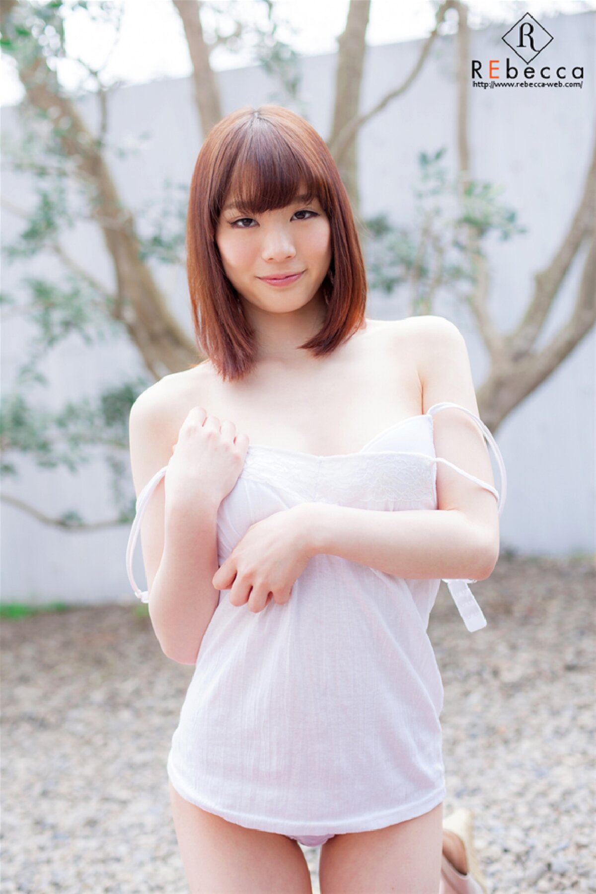 Photobook Suzumura Airi 鈴村あいり Tones Played By White Bells 0007 1098177033.jpg