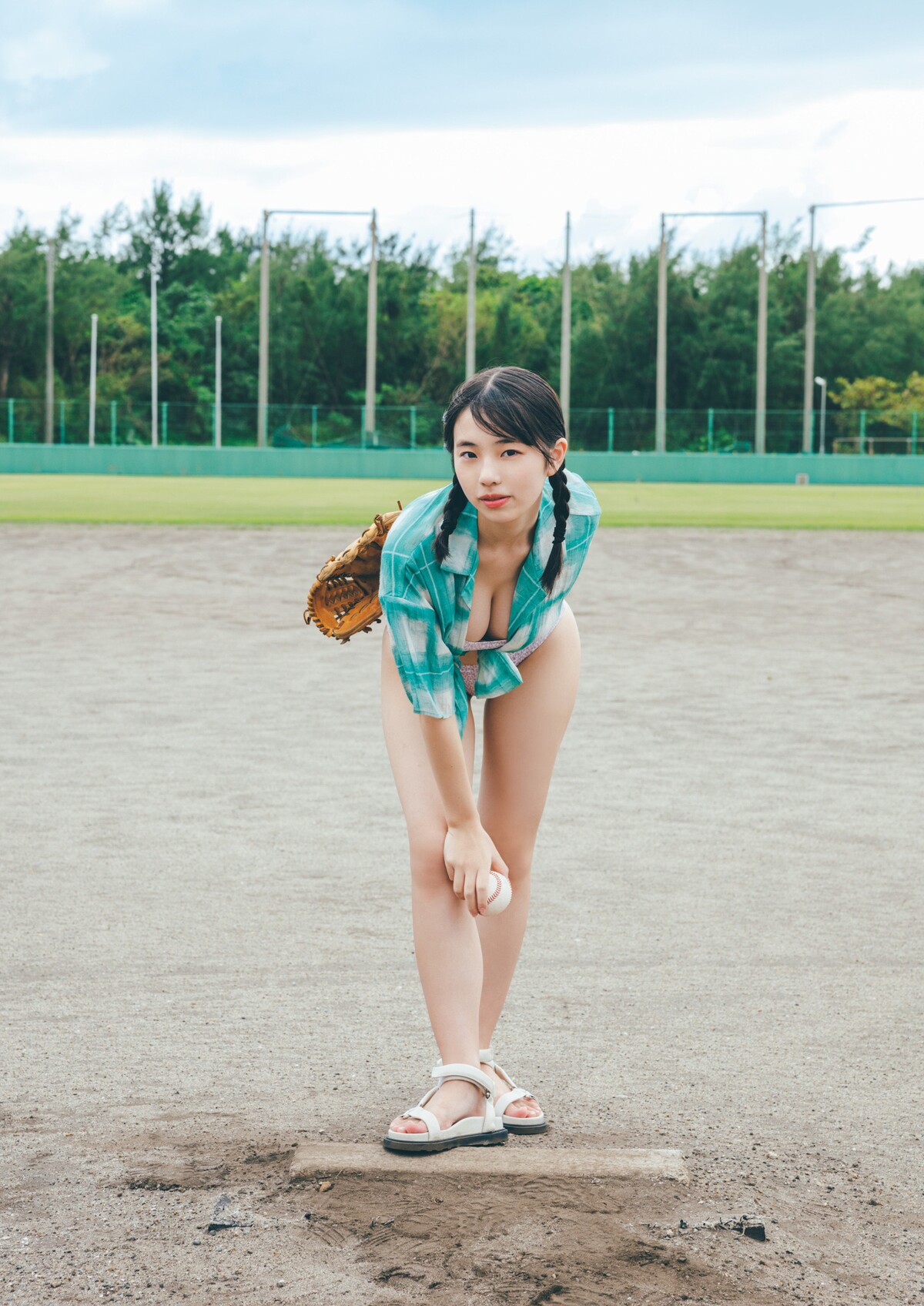 Photobook Hina Kikuchi 菊地姫奈 Photobook Moment B 0022 2711191352.jpg