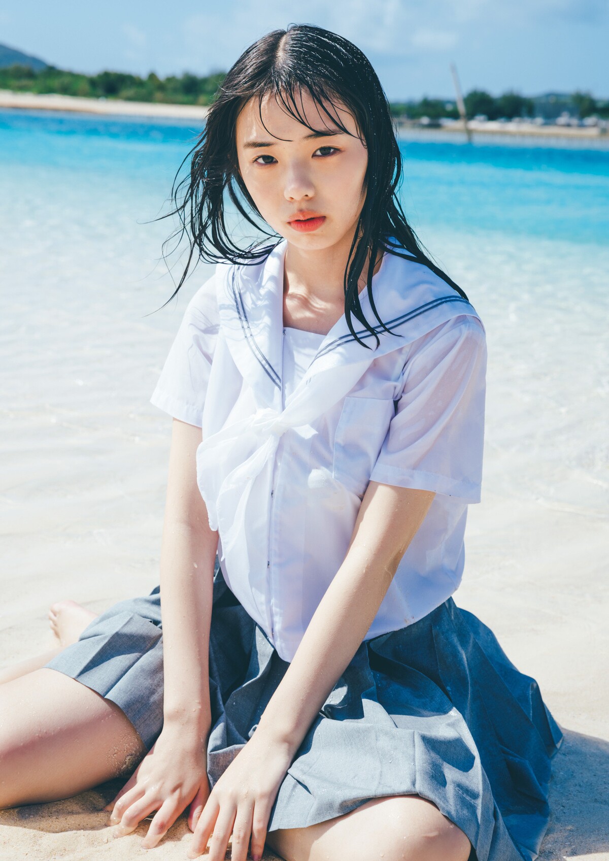 Photobook Hina Kikuchi 菊地姫奈 Photobook Moment B 0054 7652378457.jpg