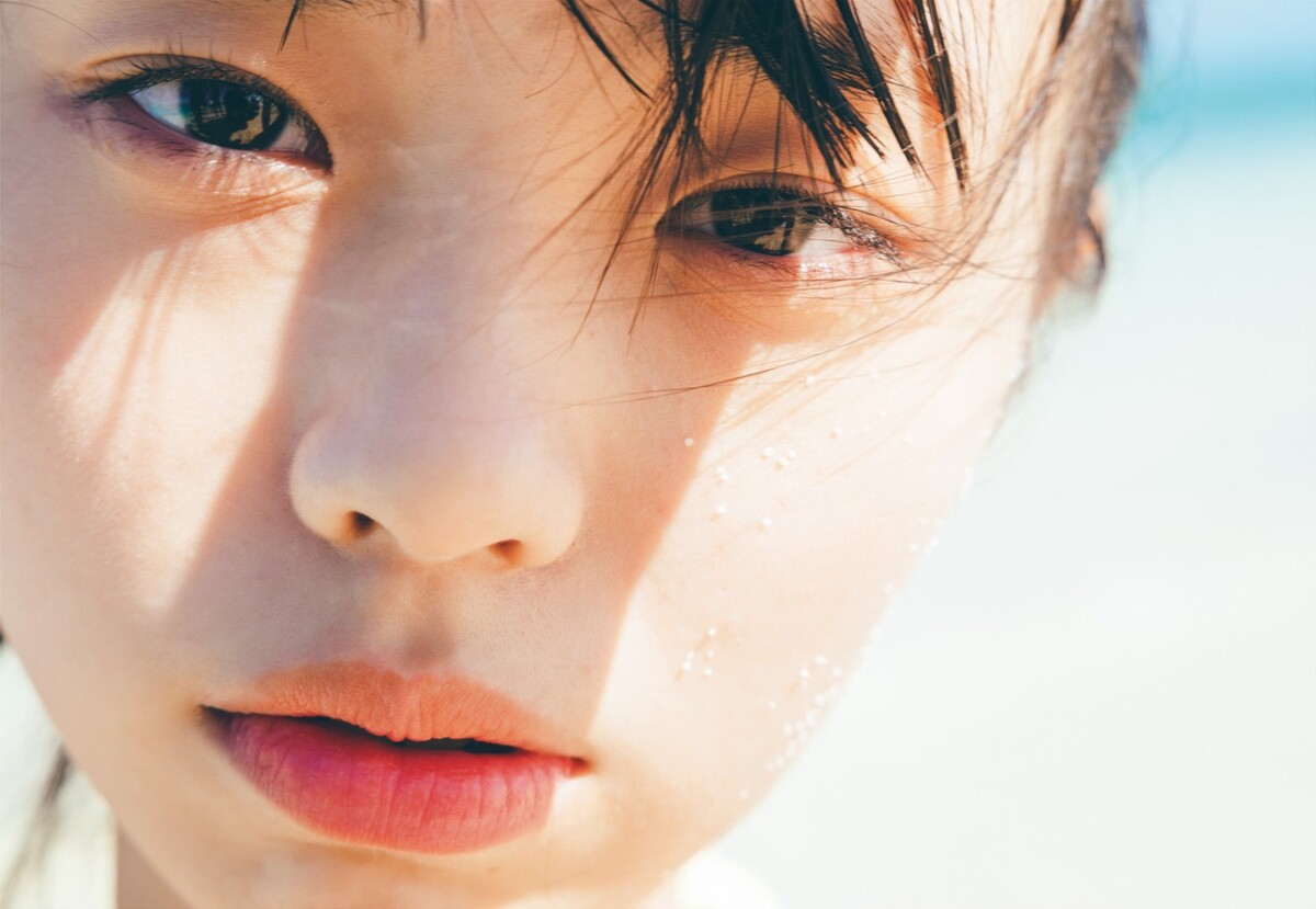 Photobook Hina Kikuchi 菊地姫奈 Photobook Moment B 0060 2184352609.jpg