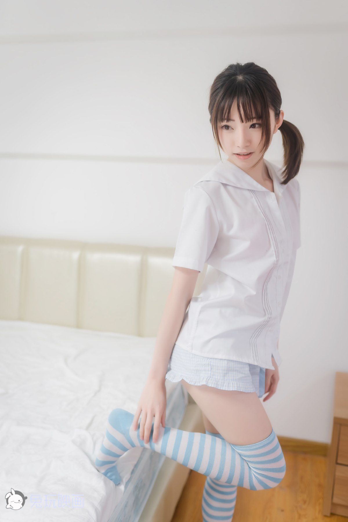 Coser@兔玩映画 Vol 049 蓝白条纹袜 0023 5702097466.jpg