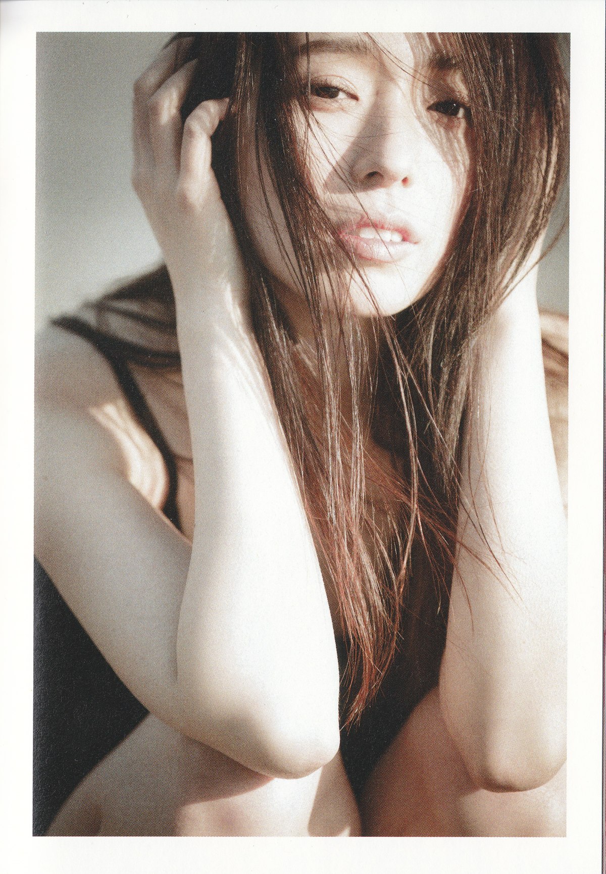 Photobook 2020 03 06 Yuzuki Oguro 大黒柚姫 Team Shachi Artbook Collection Vol 2 Reborn 0031 5678612583.jpg