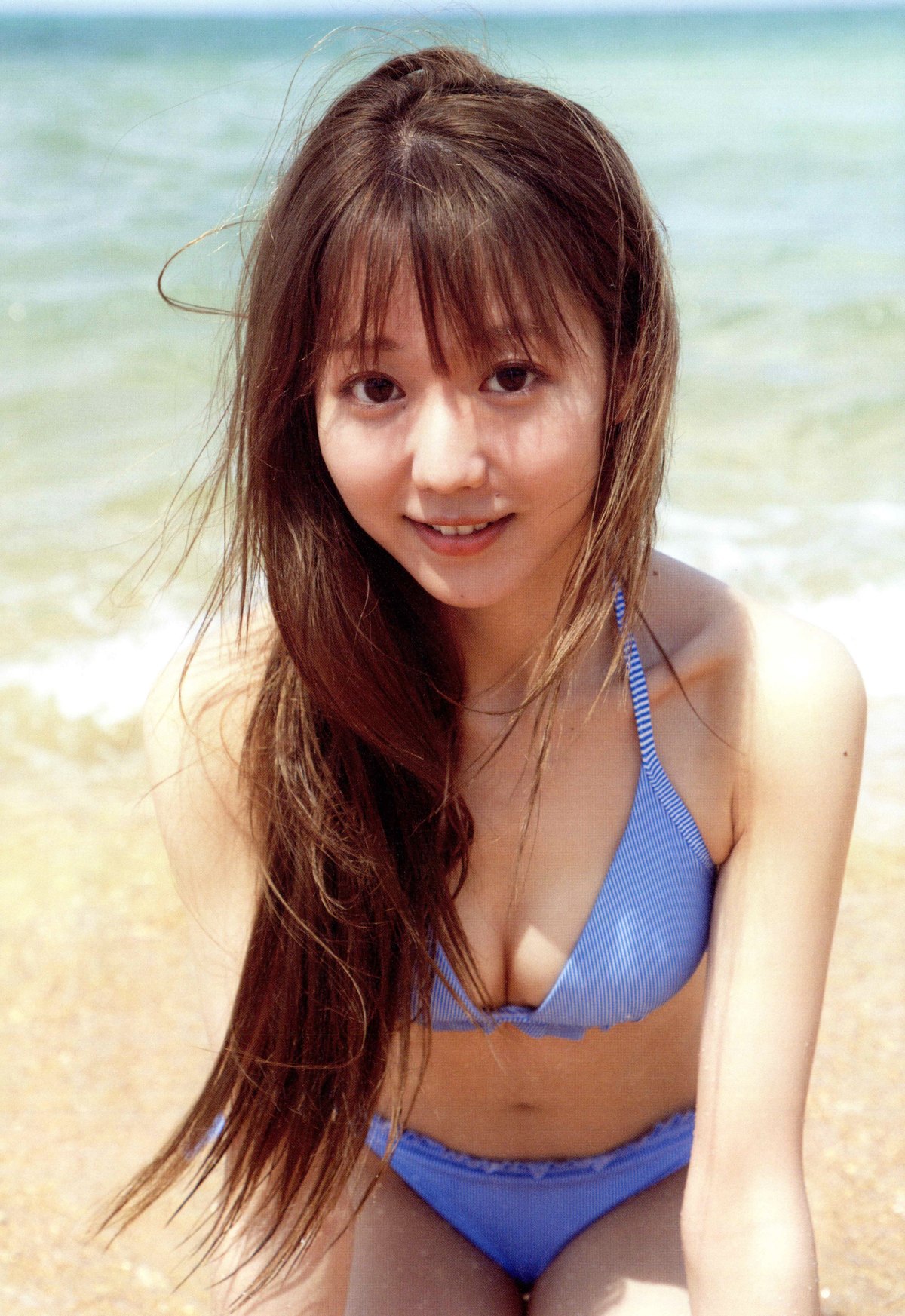 Photobook 2021 03 15 Emiri Otani 大谷映美里 1st Photobook The Person I Like B 0012 7135451702.jpg