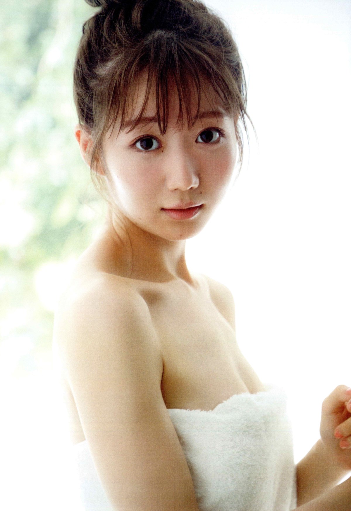 Photobook 2021 03 15 Emiri Otani 大谷映美里 1st Photobook The Person I Like B 0054 6729819151.jpg