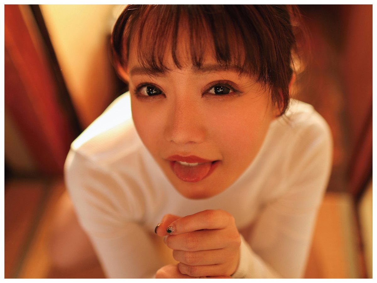 Photobook Reona Tomiyasu 冨安れおな Official Gravure Photo Book Reona 0019 7977387210.jpg