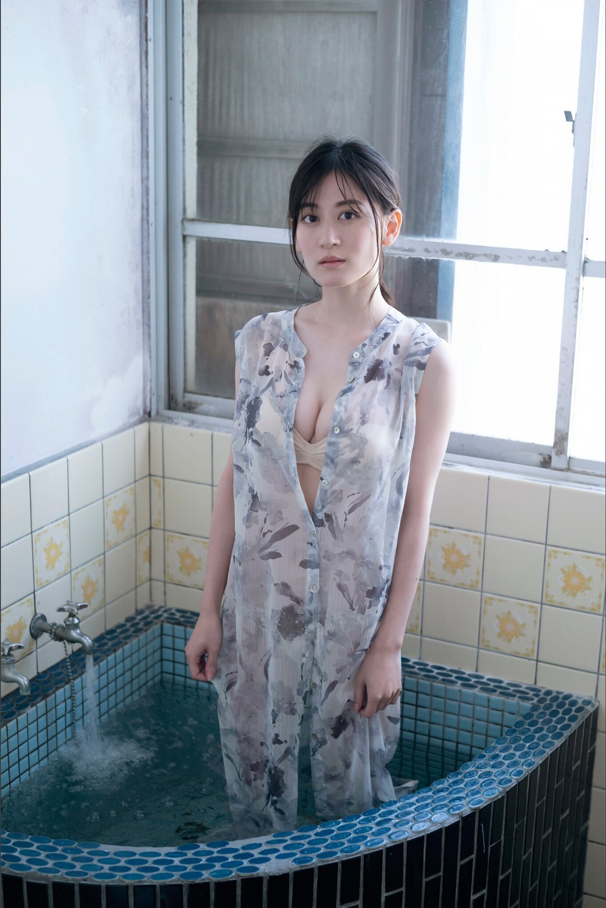 Weekly Gendai Photobook 2023 07 28 Kei Jonishi 上西恵 Landed Mermaid 0078 4998116882.jpg