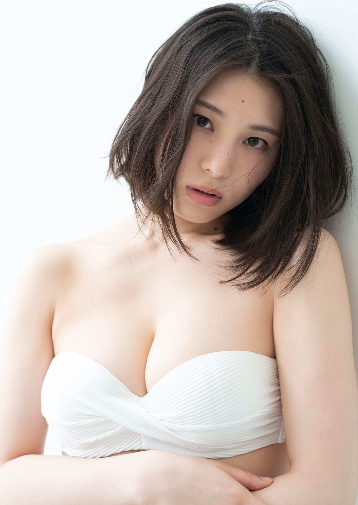 YJ Photobook 2023 07 06 Iori Sagara 相楽伊織 Marguerite 0002 1491609848.jpg