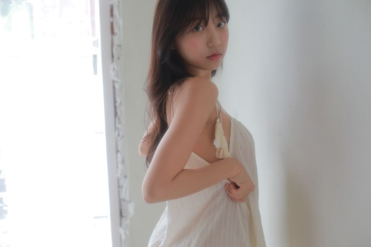 Eunji Pyo Vol 002 Eunjis Digital Photobook B 0035 9800383184.jpg