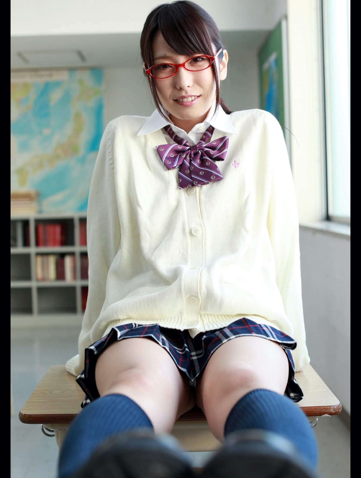 Photobook 2013 10 18 Chika Arimura 有村千佳 Ikenaikoto In The Classroom 0011 0592920511.jpg