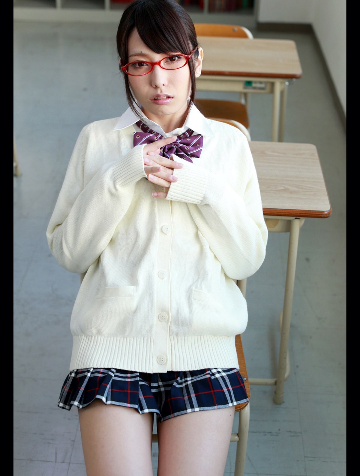 Photobook 2013 10 18 Chika Arimura 有村千佳 Ikenaikoto In The Classroom 0020 0187405048.jpg