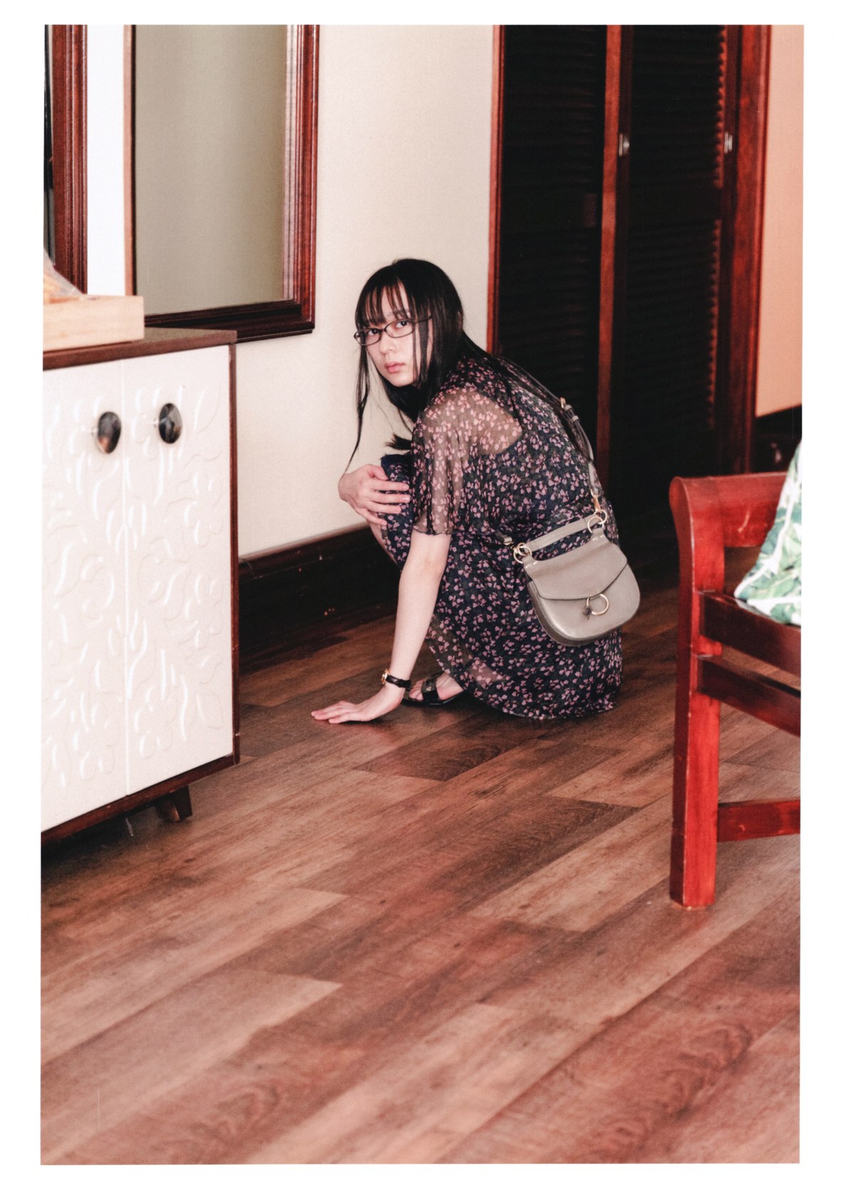 Photobook 2020 11 10 Ayane Suzuki 鈴木絢音 1st Photobook The Angle Of The Light 0014 2899982072.jpg