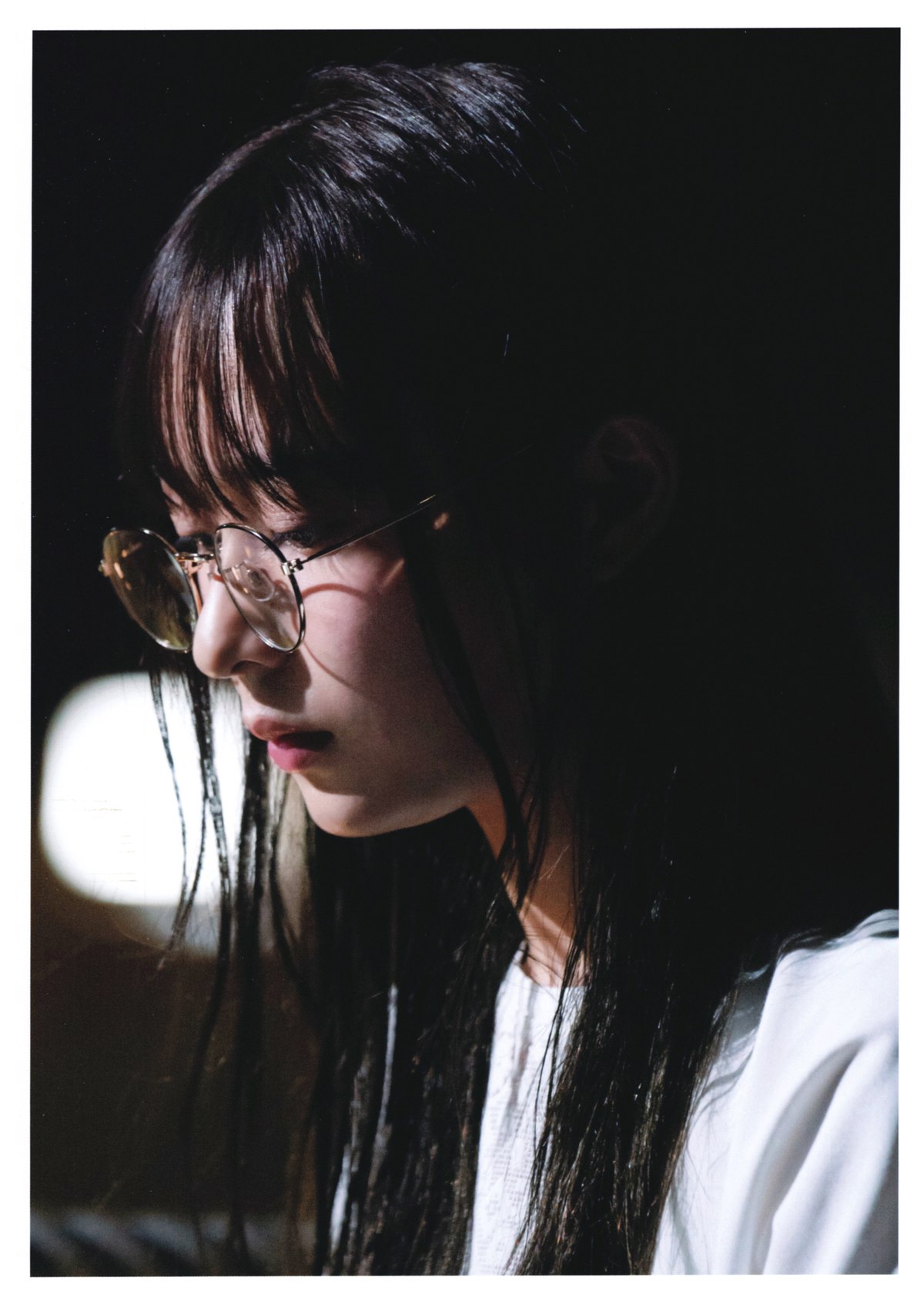 Photobook 2020 11 10 Ayane Suzuki 鈴木絢音 1st Photobook The Angle Of The Light 0056 1408753595.jpg