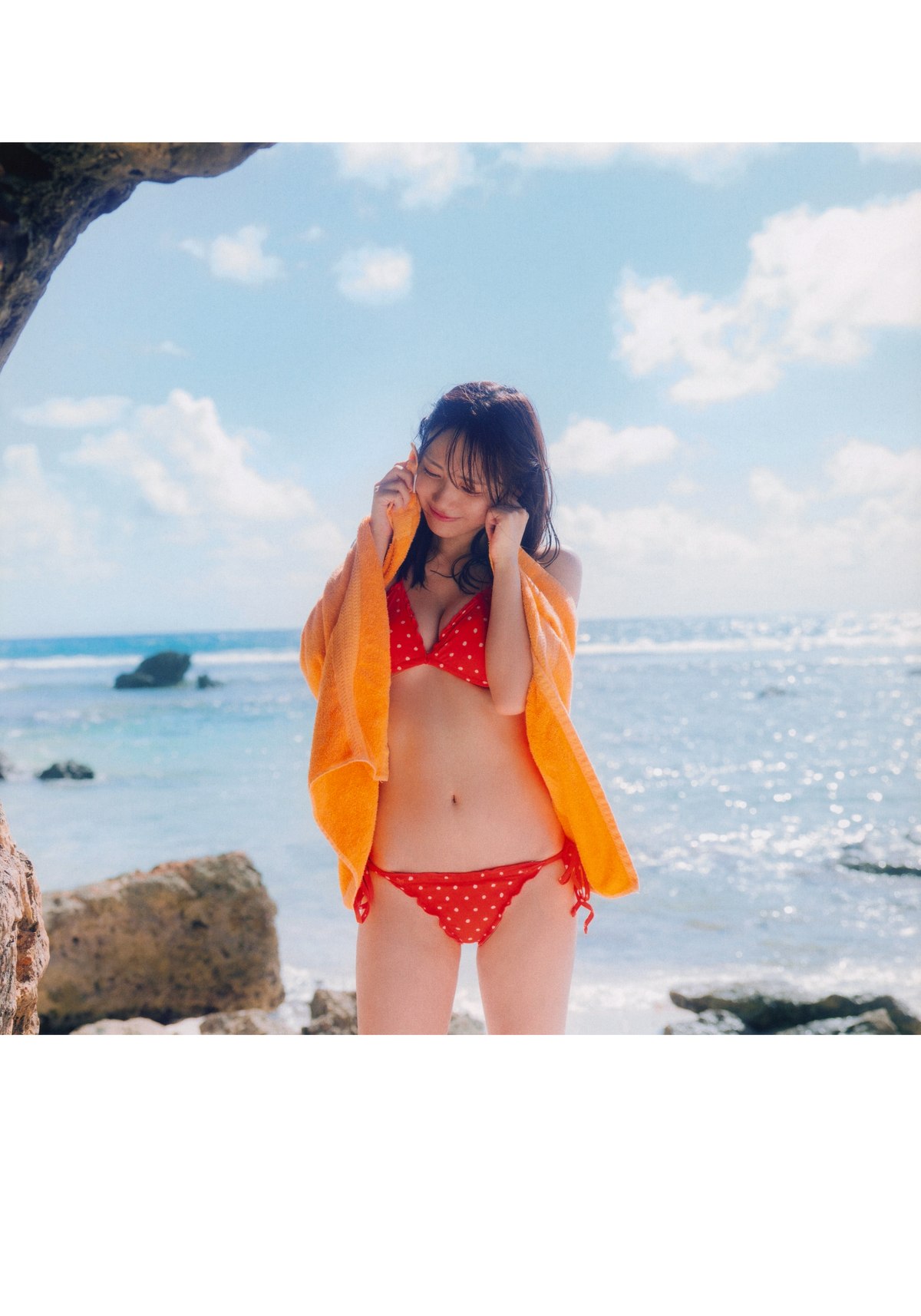 Photobook 2023 08 01 Mayu Tamura 田村真佑 1st Photobook The Moment I Fell In Love A 0051 7514578012.jpg