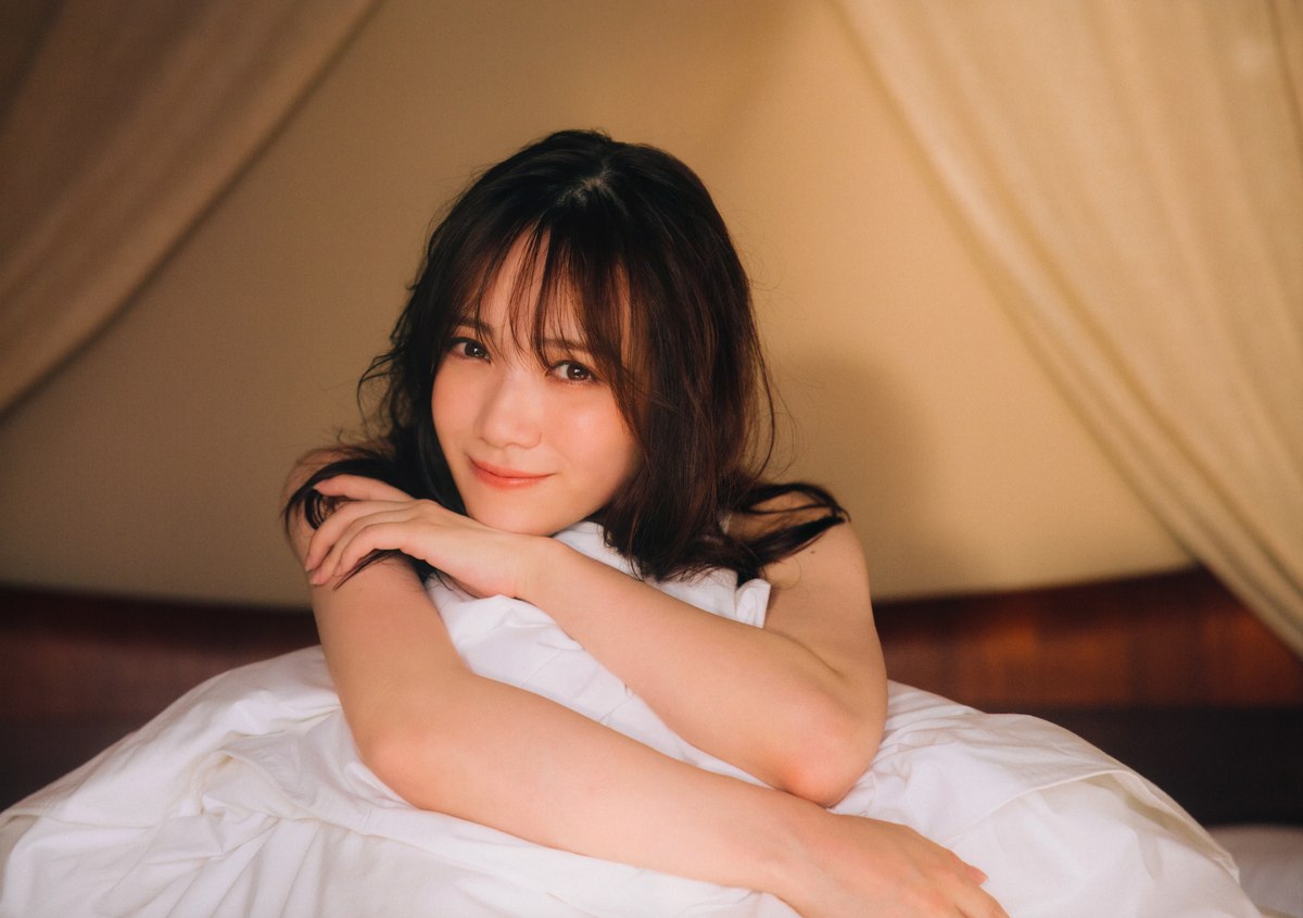 Photobook 2023 08 01 Mayu Tamura 田村真佑 1st Photobook The Moment I Fell In Love A 0061 7802706254.jpg