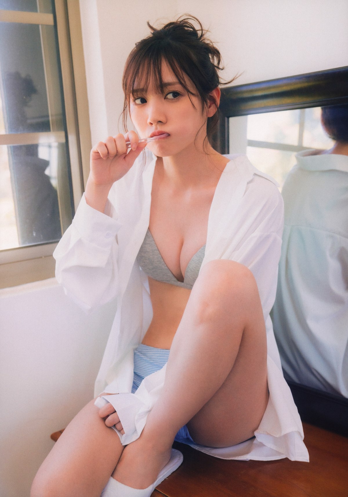 Photobook 2023 08 01 Mayu Tamura 田村真佑 1st Photobook The Moment I Fell In Love B 0009 6635321081.jpg