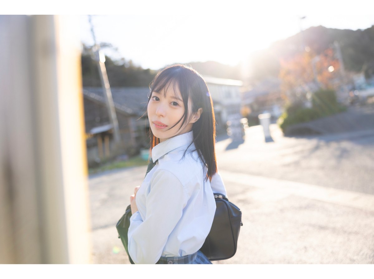 Photobook Kamikawa Sora 天馬ゆい 1st Under The Sky With You 0005 7842807212.jpg