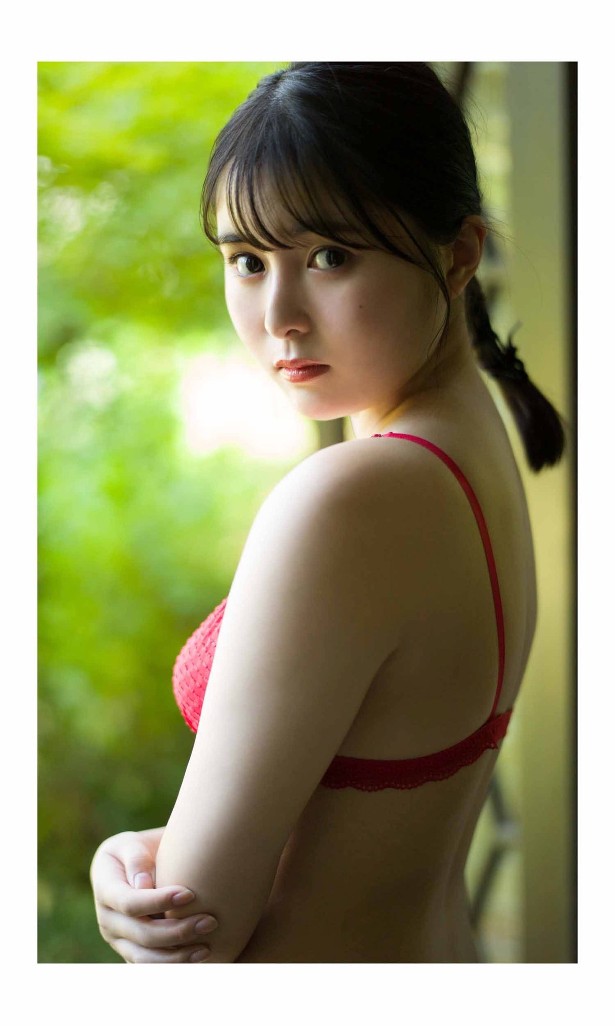 Weekly Photobook 2021 08 16 Sakina Tonchiki 頓知気さきな Summer Goldfish 0040 5867974399.jpg