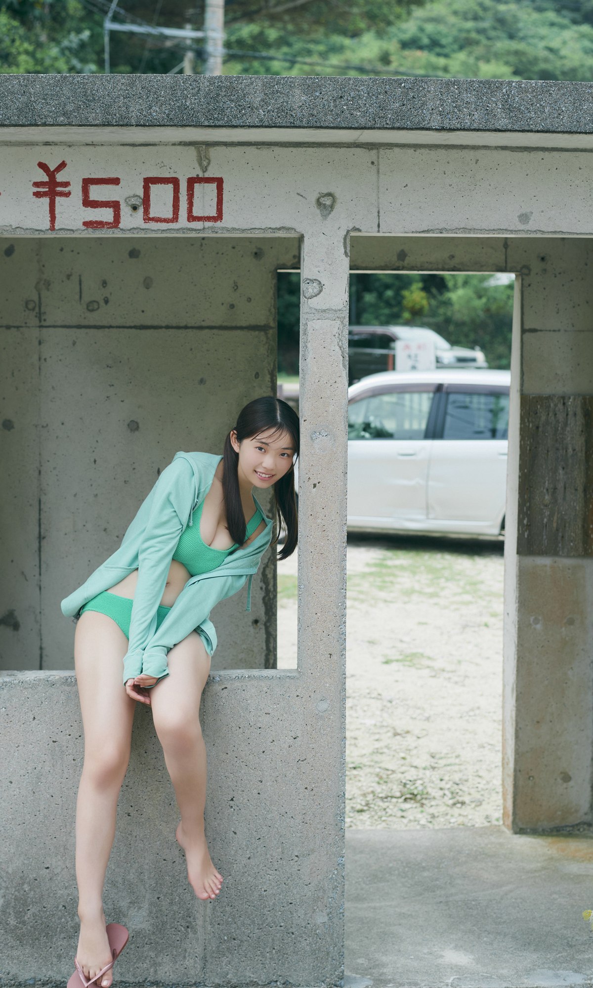 Weekly Photobook 2023 08 07 Hina Kikuchi 菊地姫奈 Enjoy 18 Year Old Summer Vacation 0040 4585281925.jpg